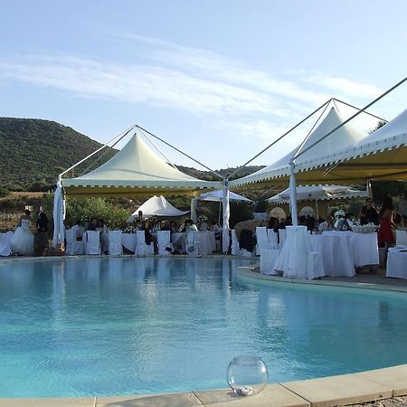 Hotel Ristorante La Tana Di Li Mazzoni Trinità dʼAgultu Exterior foto