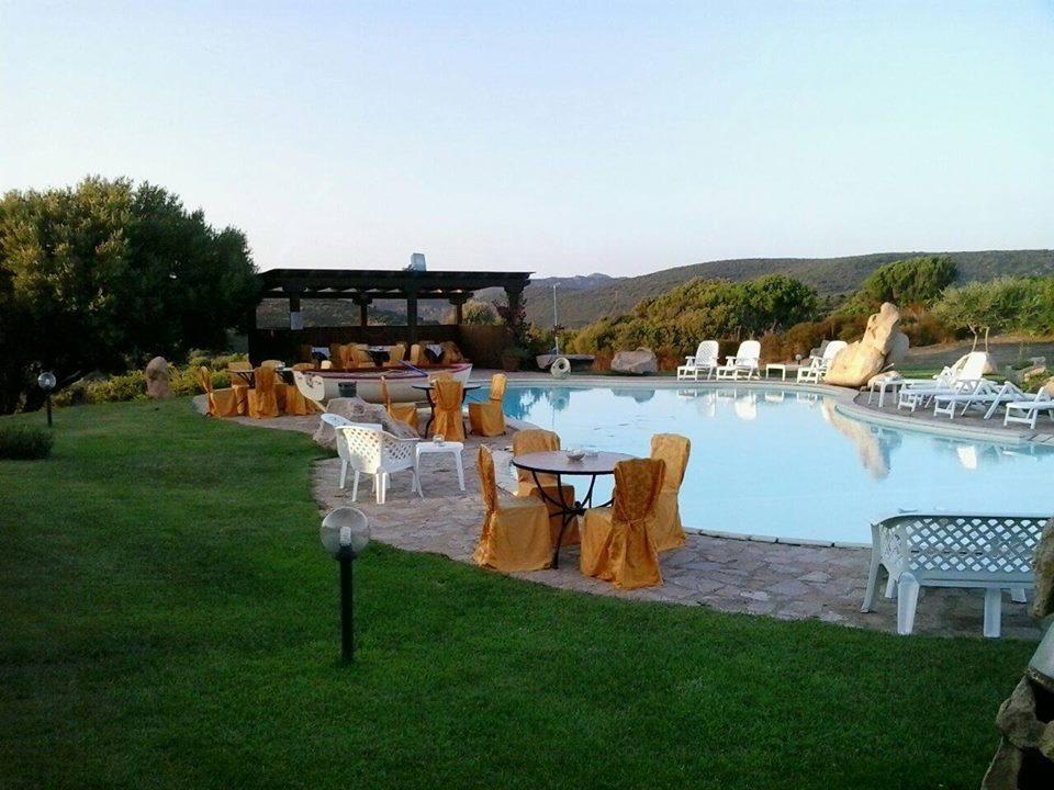 Hotel Ristorante La Tana Di Li Mazzoni Trinità dʼAgultu Exterior foto