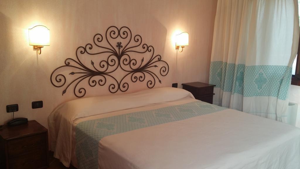 Hotel Ristorante La Tana Di Li Mazzoni Trinità dʼAgultu Cameră foto