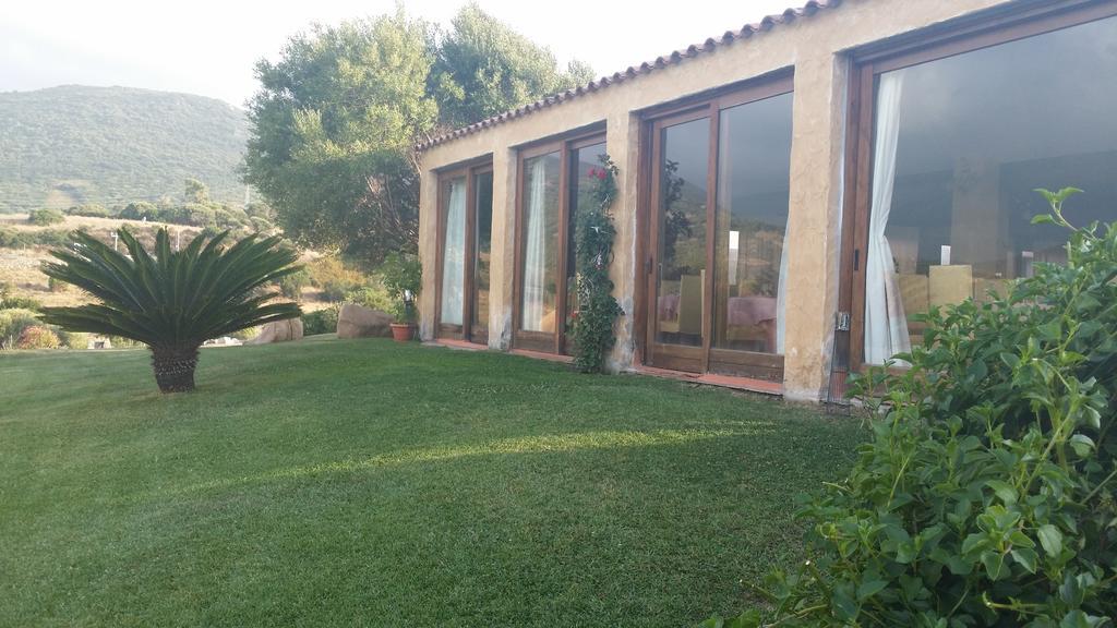 Hotel Ristorante La Tana Di Li Mazzoni Trinità dʼAgultu Exterior foto